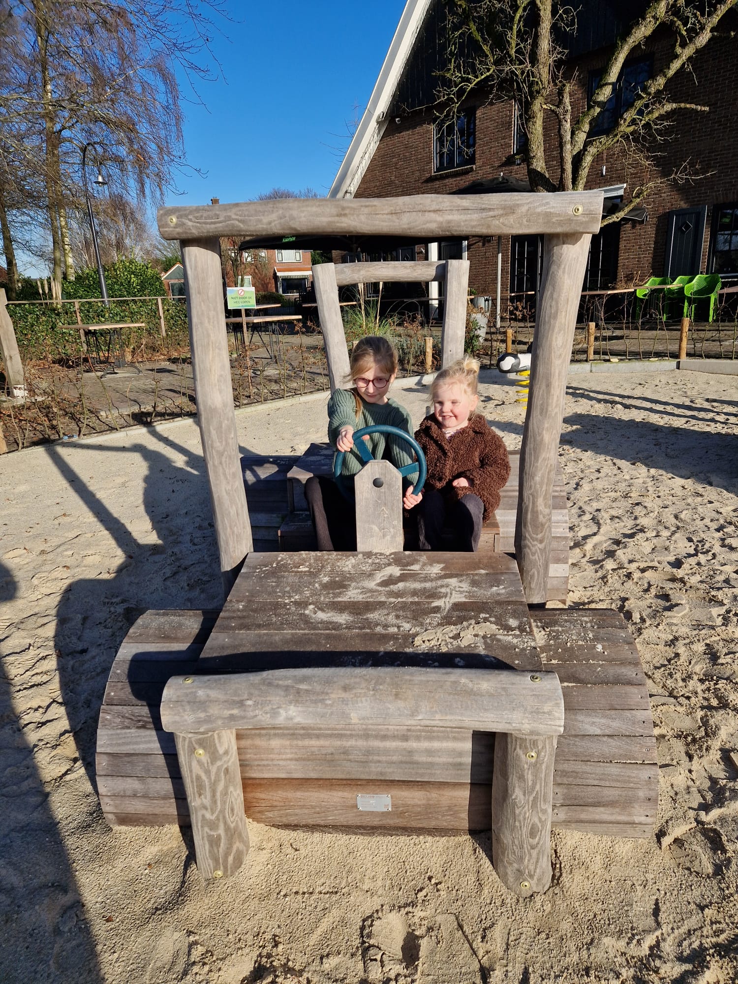 Speeltoestel in de tuin